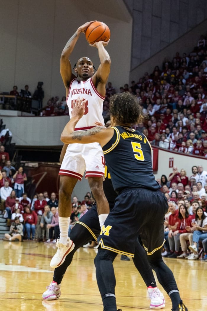 Tamar Bates (53) shoots the ball while Michigan Wolverines forward Terrance Williams II (5) defends.